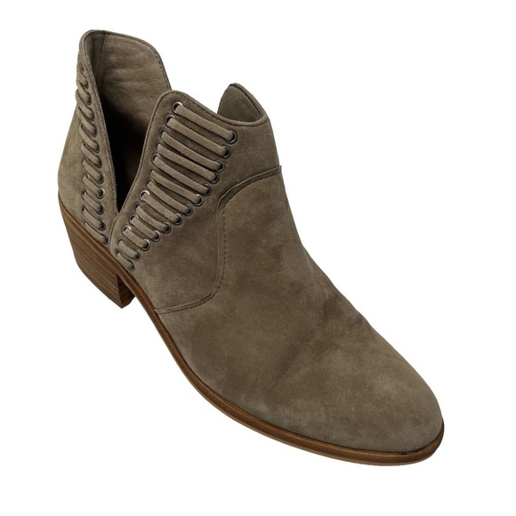 VINCE CAMUTO Prism 2 V-Cut Leather Suede Ankle Booties Moto Western Women 7M - Picture 3 of 16